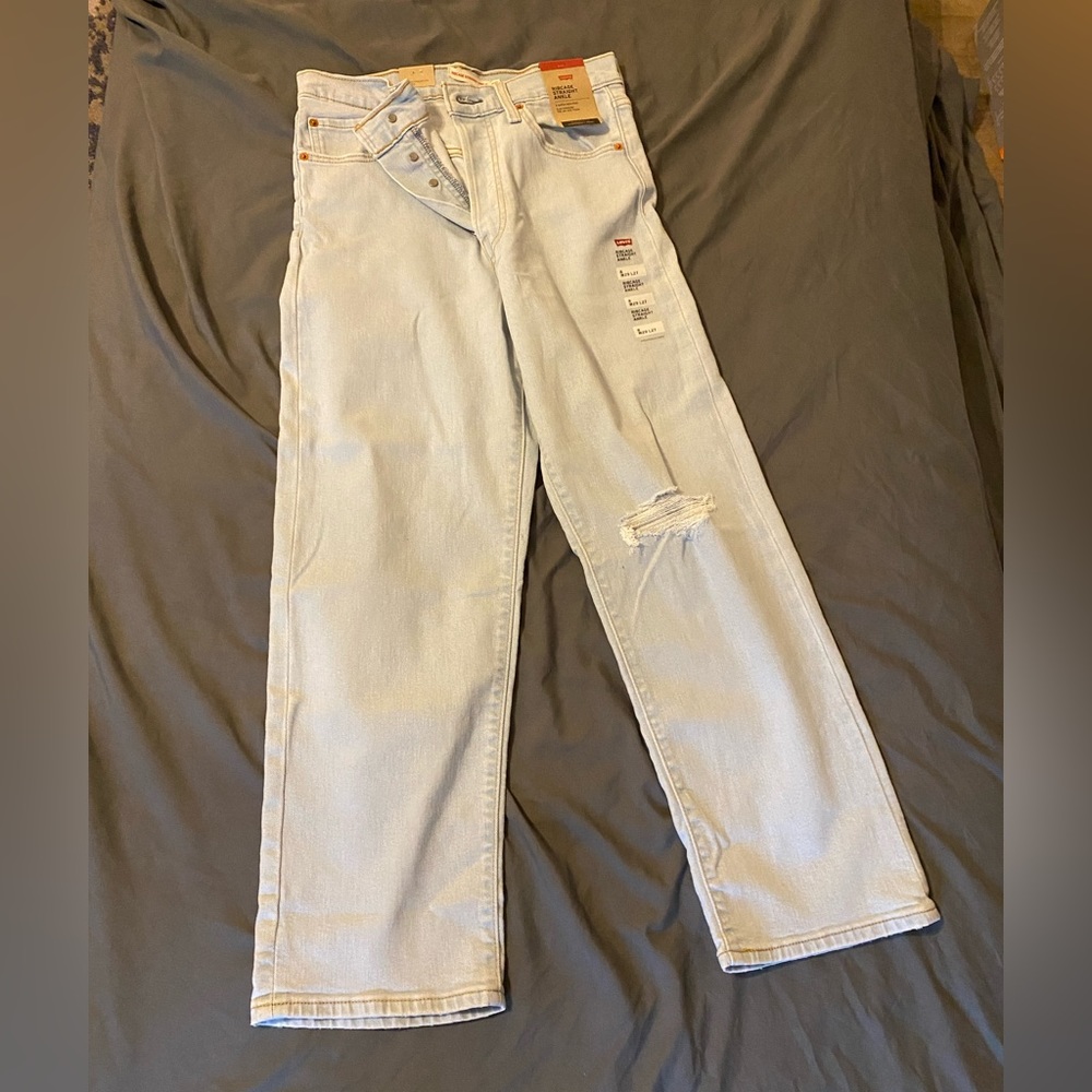 WOMENS LEVIS STRAIGHT ANKLE NEW!!